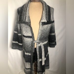 Womens Soft Grey/Black Sweater. Size Medium. Mercer&Madison